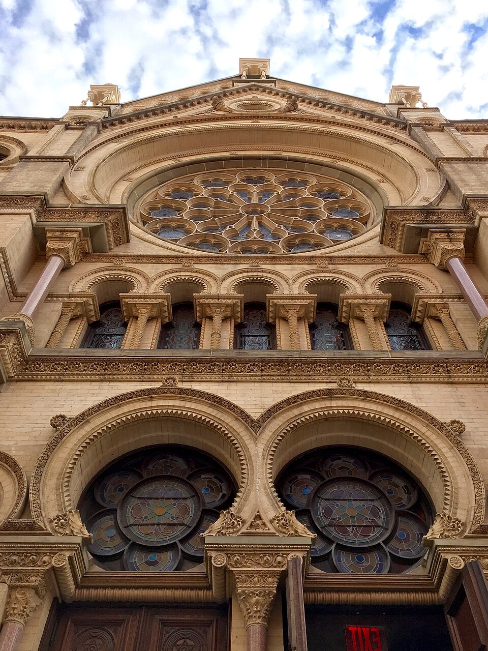 埃爾德里奇街博物館怎麼逛？下東區移民歷史與家庭｜Exterior Moorish Revival Details Eldridge Street Synagogue