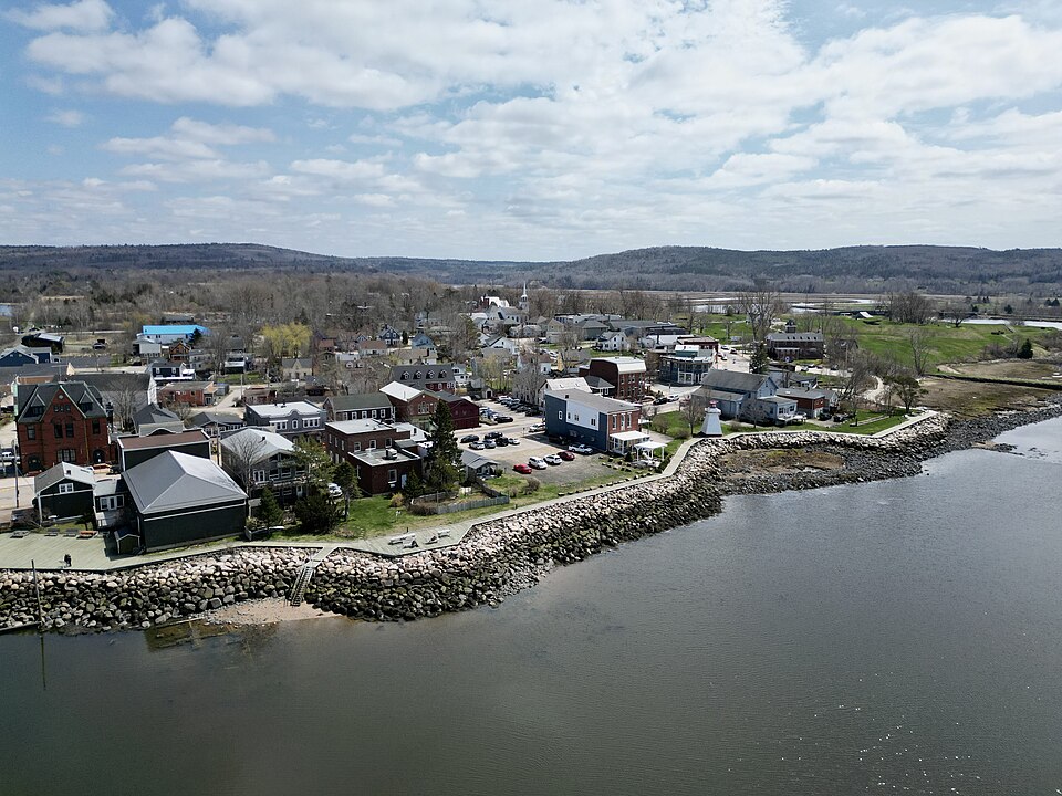 华盛顿去安纳波利斯怎么玩?港口、军校与家庭一日游|Waterfront of Annapolis Royal, NS looking south