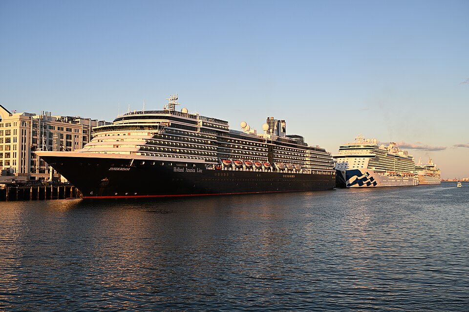 波士頓下郵輪後隔天飛怎麼安排？住宿與兩段接送｜Cruse ships at Flynn Cruiseport in Boston October 2024
