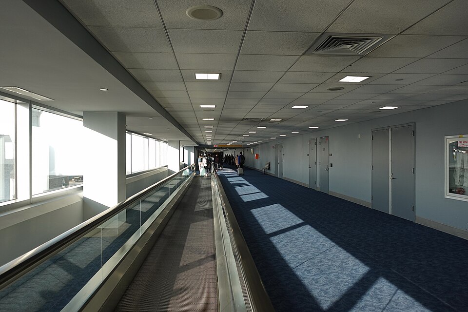 大陸家庭第一次到紐約：接機溝通、落地第一晚與預約清單｜John F. Kennedy International Airport Terminal 8 Arrivals 20240520