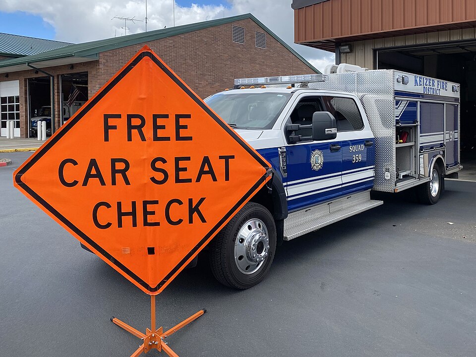 兩個孩子都需要安全座椅，家庭包車怎樣確認座位佈局？｜Free car seat check (52081770712)