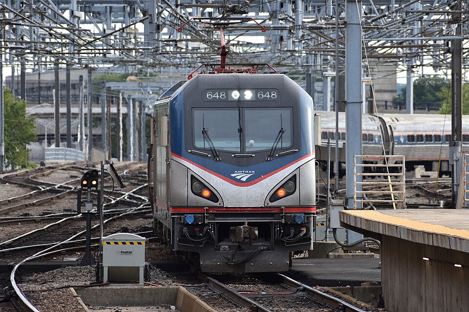 費城去波士頓途中要住紐約嗎？家庭跨城路線取捨｜Amtrak Northeast Regional train at South Station
