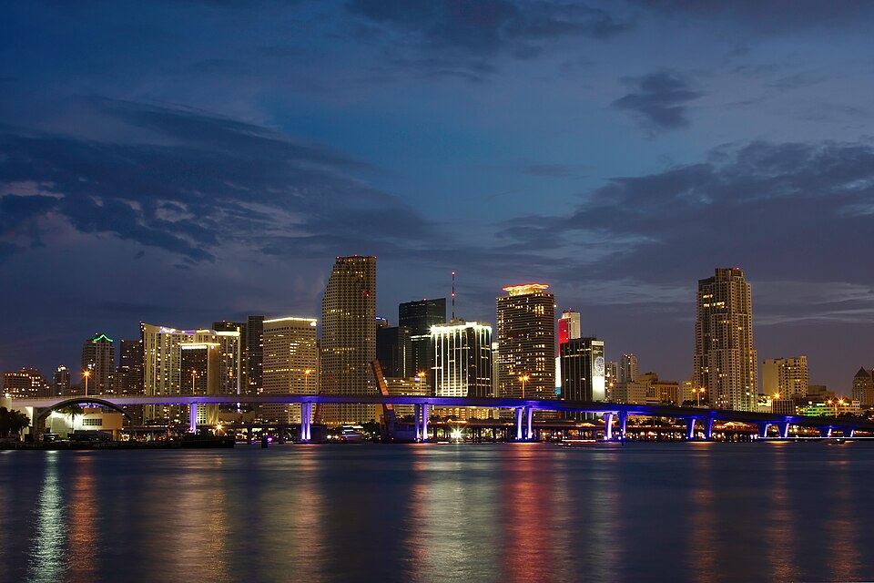 紐約、華盛頓與佛羅里達兩週怎麼排？分段移動與景點取捨｜Night Panorama Miami Florida 5462