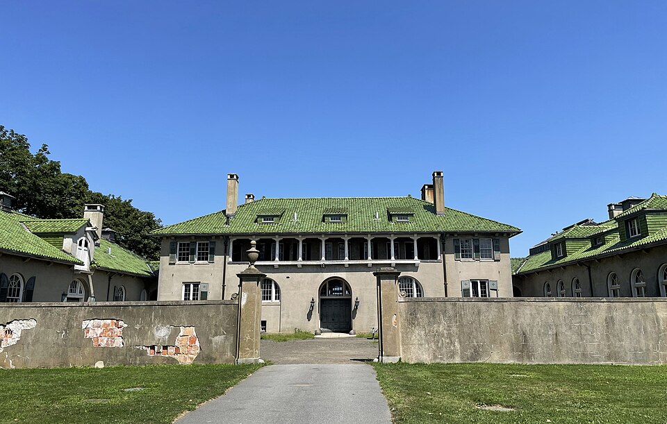 康州Harkness公園怎麼玩？海邊莊園與家庭休息｜Carriage House (Exterior), Harkness Memorial State Park, Connecticut (2024)