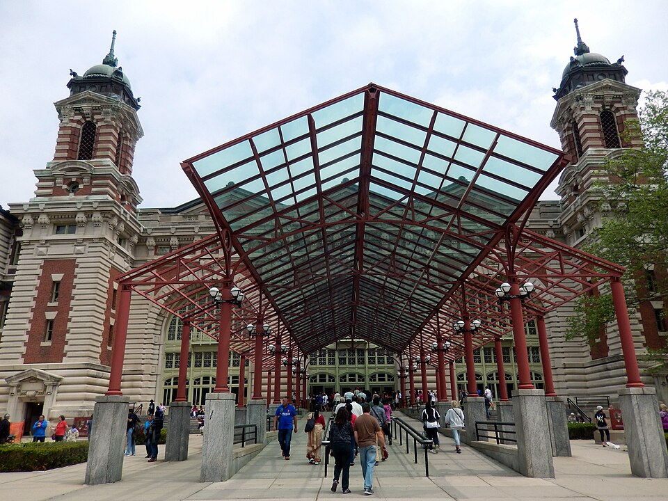 艾里斯岛移民博物馆怎么去？登岛、行李与亲子参观攻略｜Ellis Island Immigration Museum - panoramio (1)