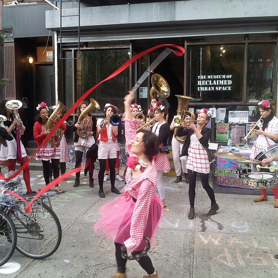 紐約MoRUS社群博物館看什麼？城市社群歷史與短停｜Outdoor Performance