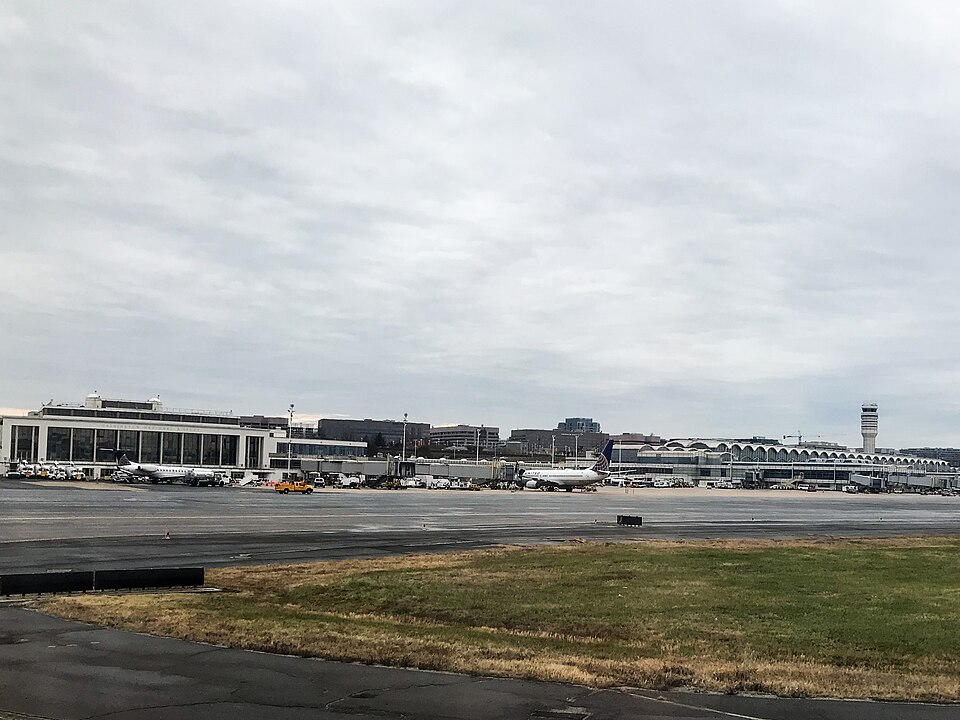 DCA機場到Bethesda怎麼走？醫院訪問與探親交通｜Reagan National Airport from Taxiway