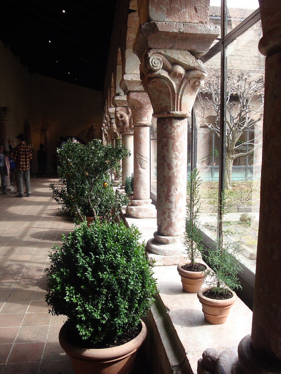 纽约修道院博物馆怎么去?The Met Cloisters家庭交通攻略|The Cloisters in New York (courtyard)