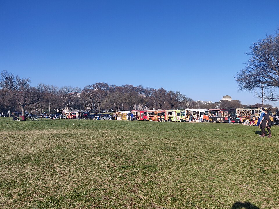 華盛頓看博物館出去吃飯還能再進嗎？票種與返館核對｜Food trucks near National Mall