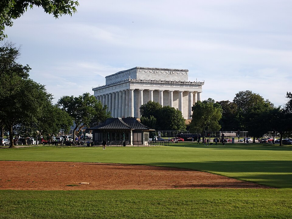 林肯纪念堂怎么参观?台阶、辅助路线与家庭短停|Exterior of the Lincoln Memorial (north side) 20240601