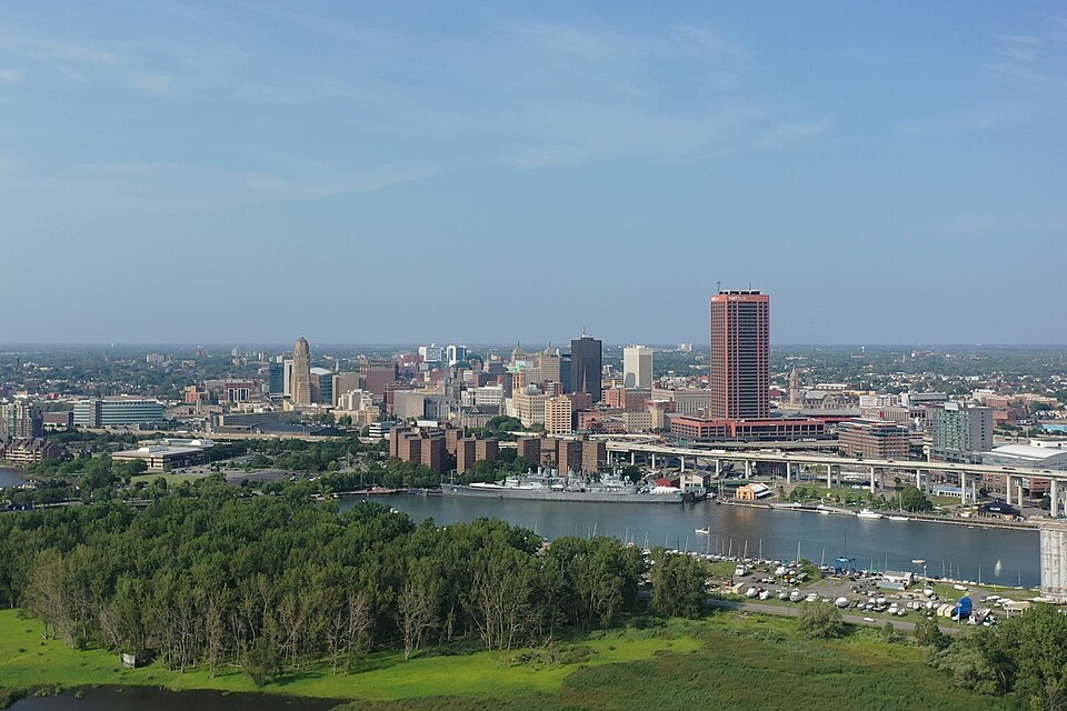 紐約到布法羅 Buffalo 包車：酒店接送、建築參觀與瀑布銜接｜Buffalo Skyline from Drone 1