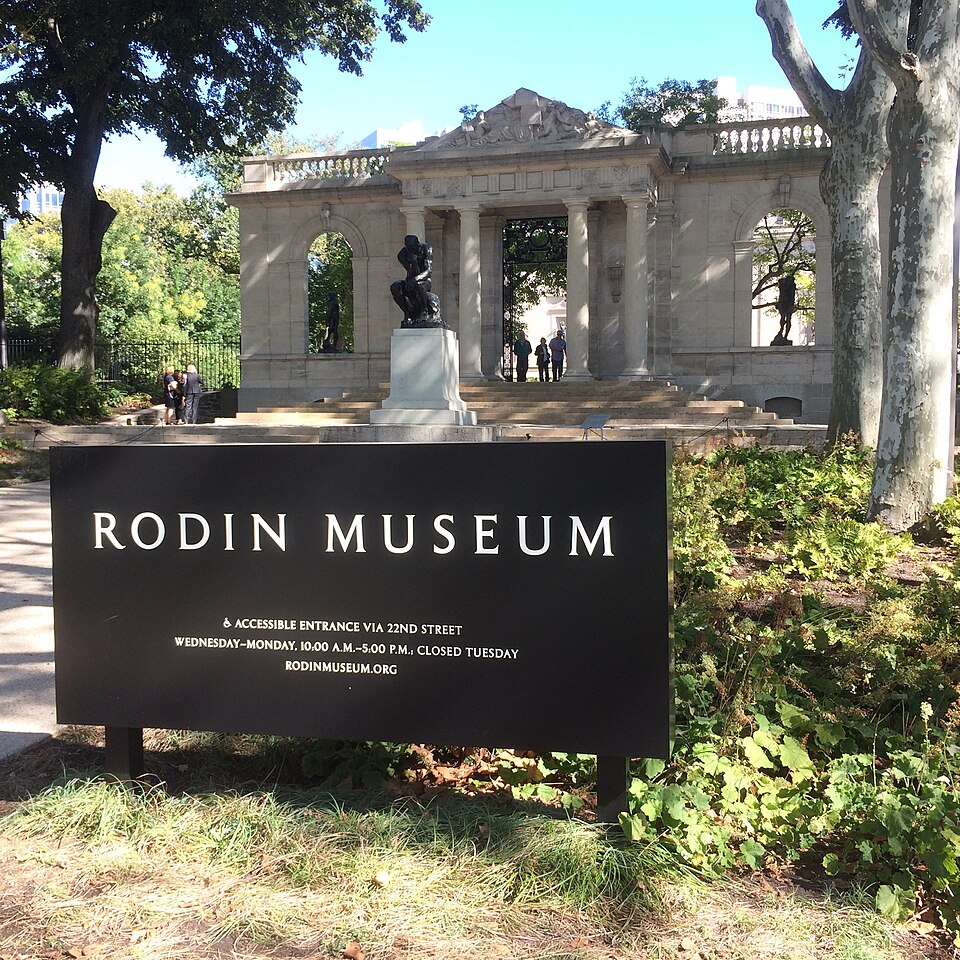 费城罗丹博物馆值得去吗？雕塑、花园与半日交通攻略｜Rodin Museum entrance in Philadelphia, Pennsylvania