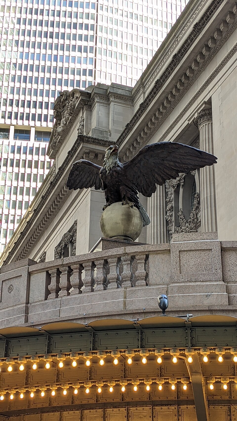 纽约中央车站怎么逛?大厅、短路线与家庭接送攻略|Grand Central facade detail 01