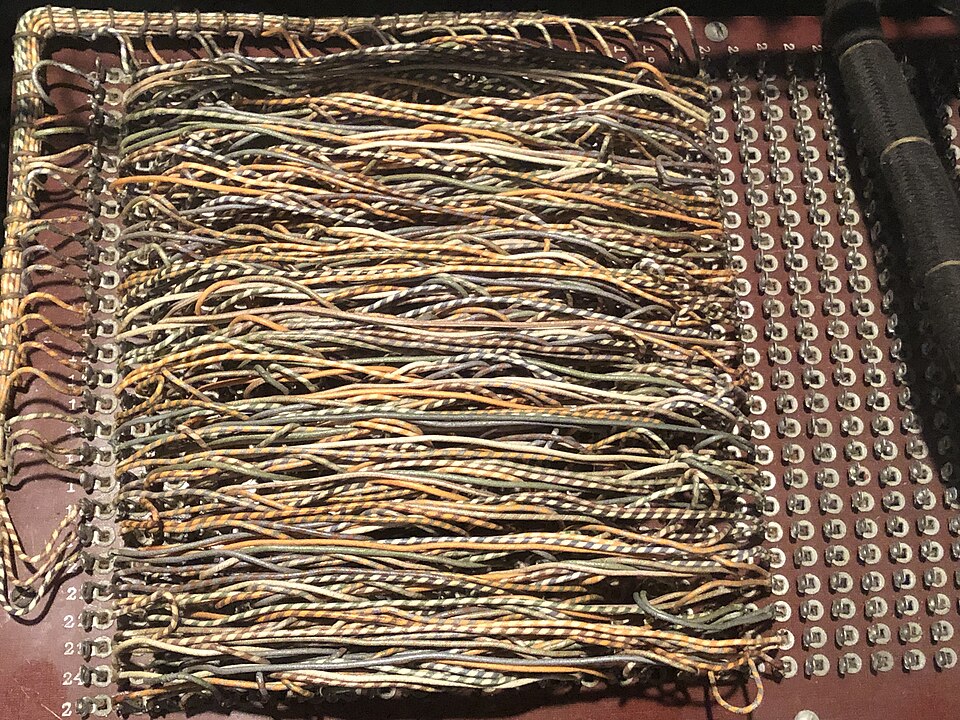 馬里蘭國家密碼博物館怎麼玩？密碼學、孩子興趣與交通安排｜Purple improved analog wiring maze close at National Cryptologic Museum.agr