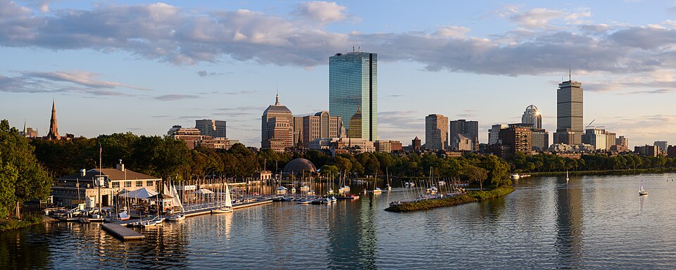 紐約到波士頓 Boston 包車：酒店直達、哈佛MIT與沿途停靠｜Boston skyline from Longfellow Bridge September 2017 panorama 2